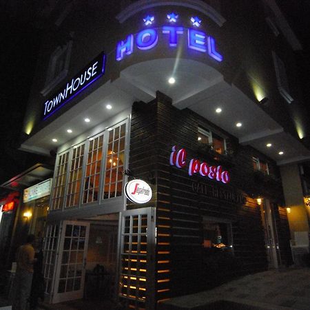 小镇别墅酒店 地拉那 外观 照片