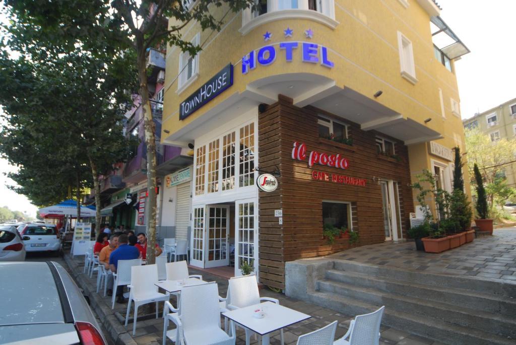 小镇别墅酒店 地拉那 外观 照片
